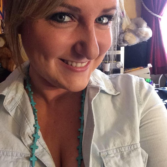 Meet your Posher, Emily - Picture 3 of 7